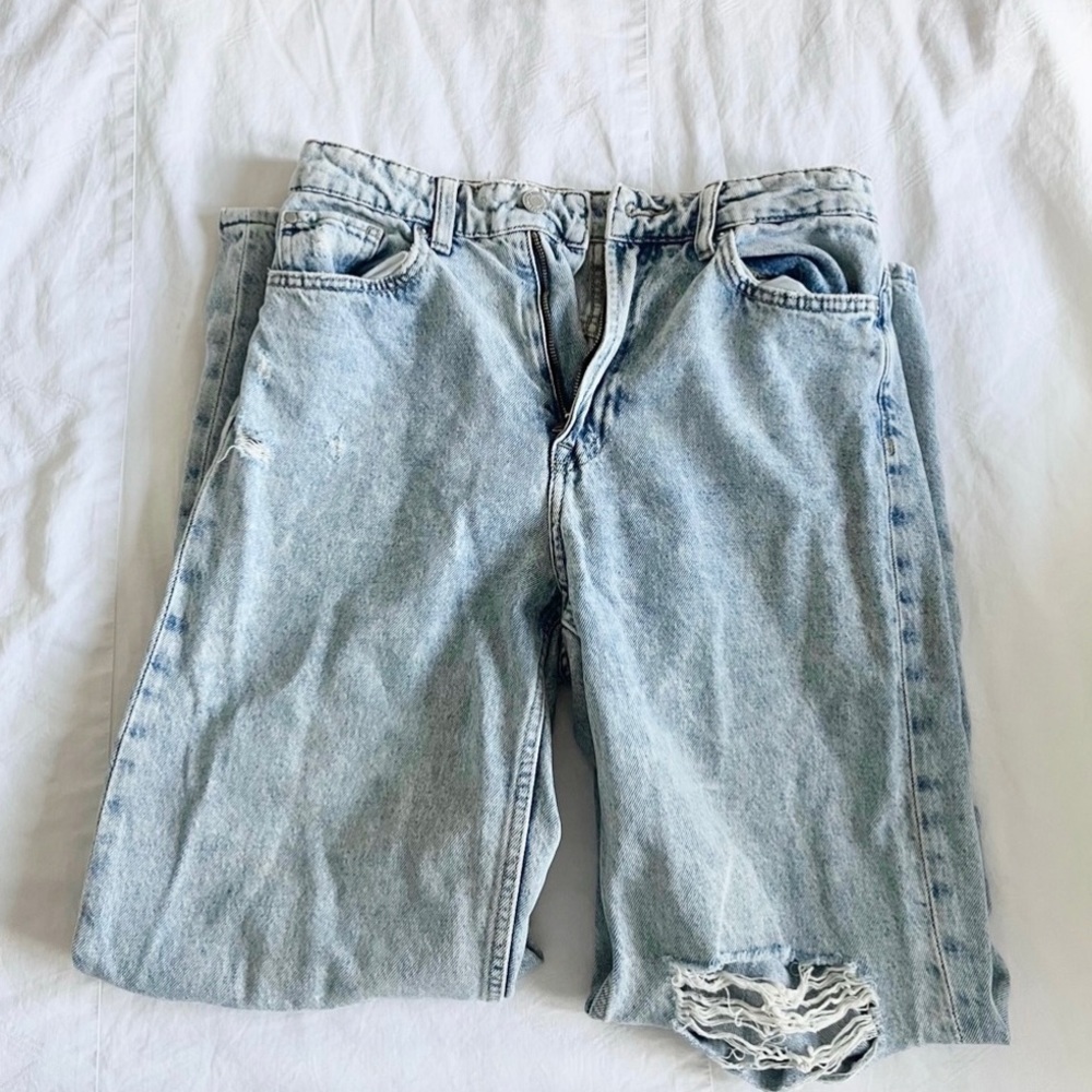🐋H&M HIGH WAISTED RIPPED JEANS!!